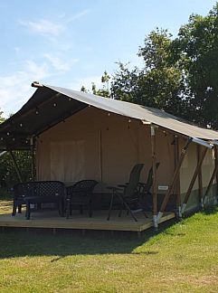 Vakantiewoning Knus 4 persoons vakantiehuis met heerlijke tuin in het, Rohel, Tjeukemeer, 