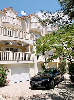 Apartment Appartement mit Balkon und Meerblick, Brac/Bol, Dalmatia, Croatia