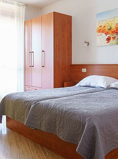 Appartement Appartement Wohnung mit Blick auf das Wasser, Brela, Dalmatien, Kroatien