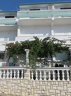 Appartement Appartement Tolle Wohnung in Drašnice mit Schönem Garten, Drasnice, Dalmatien, Kroatien