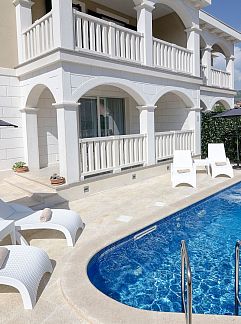 Appartement Appartement mit Blick auf das Wasser, Grebastica, Dalmatien, Kroatien