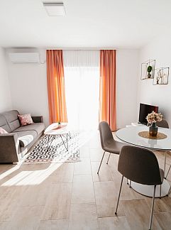 Appartement Appartement Angenehme Wohnung in Komarna mit privatem Parkpl, Klek, Dalmatien, Kroatien