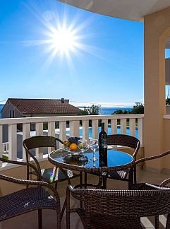 Appartement Appartement Große Ferienwohnung in Duće mit Privatem Balko, Dugi Rat, Dalmatien, Kroatien