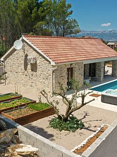 Ferienhaus Vakantiehuis Beachfront villa Noa with heated pool, Pridraga, Dalmatien, Kroatien