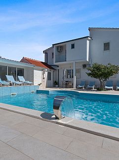 Ferienhaus Vakantiehuis Anwesen "Villa Almas, Sauna, Fitnessraum, Multi, Neoric, Dalmatien, Kroatien