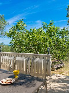 Appartement Appartement für vier Personen mit Balkon im ersten Obergesc, Pašman/Neviđane, Dalmatie, Croatie