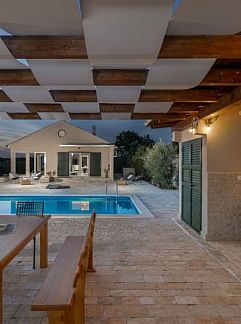 Ferienhaus Vakantiehuis Villa Didovi snovi with pool, Pristeg, Dalmatien, Kroatien