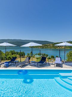Holiday property Vakantiehuis "Selo" mit eigenem Garten, Vrlika, Dalmatia, Croatia
