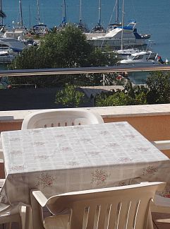 Appartement Appartement Ferienapartment für zwei Erwachsene und zwei Ki, Tisno, Dalmatie, Croatie