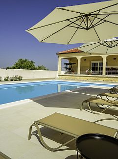 Vakantiewoning Vakantiehuis Nada, Razanac, Dalmatie, Kroatië