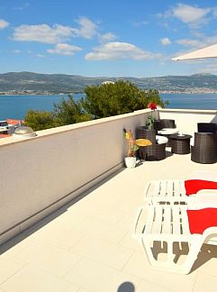 Vakantiewoning Vakantiehuis Zoka, Trogir/Slatine, Dalmatie, Kroatië