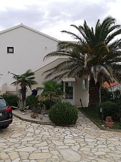 Ferienhaus Vakantiehuis mit Privatpool für 16 Personen ca. 160 m&sup2;, Pag/Novalja, Kvarner, Kroatien