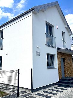 Appartement Appartement Gemütliches Ferienhaus mit Garten und Seeblick, Kolczewo, Pologne Nord, Pologne