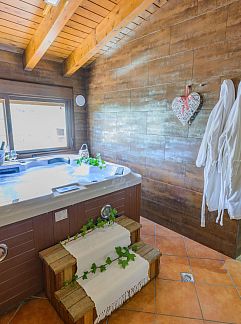 Ferienhaus Vakantiehuis Das Upside Down House mit Whirlpool-Badewanne, Laroya, Andalusien, Spanien