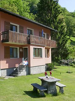 Logement de vacances Vakantiehuis Chalet Al Portic, Olivone, Tessin, Suisse