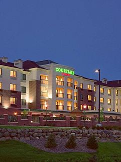 Apartment Holiday Inn Express and Suites Madison Central, an IHG Hotel, Madison, Midwesten, USA