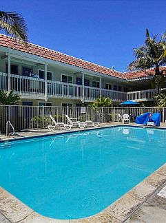 Apartment Holiday Inn Express & Suites Carpinteria, an IHG Hotel, Carpinteria, Californië, USA