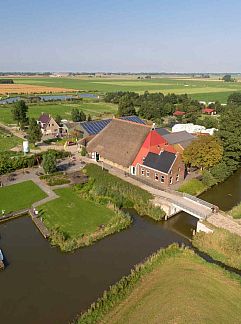 Holiday property Huisje in Sint Annaparochie, Sint Annaparochie, Het Friese platteland, 