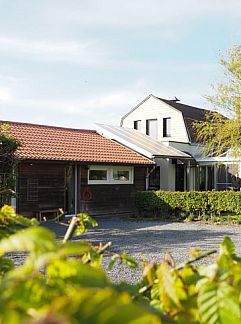 Bijzondere overnachting Klein Herenhuis aan de Kaai in centrum Sluis, Sluis, Zeeuws-Vlaanderen, 