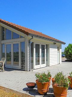 Bijzondere overnachting Klein Herenhuis aan de Kaai in centrum Sluis, Sluis, Zeeuws-Vlaanderen, 