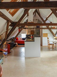 Bijzondere overnachting Klein Herenhuis aan de Kaai in centrum Sluis, Sluis, Zeeuws-Vlaanderen, 