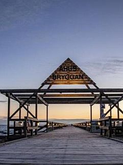 Logement de vacances Vakantiehuis "Paradisvägen" direkt am Strand, Åhus, Götaland, Suède