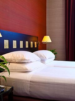 Appartement cosy rare 2 bedroom apartment around a private garden, Neuilly-sur-Seine, Paris, Frankreich