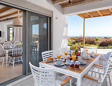 Vakantiehuis Villa Pounentis auf einem Hügel in Lachania