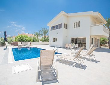 Vakantiehuis Wunderschöne Villa mit privatem Pool und groß