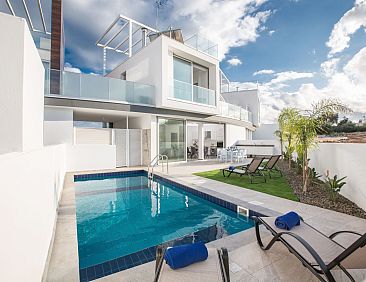 Vakantiehuis 2-Schlafzimmer-Villa mit Pool, Dachgarten, Meer