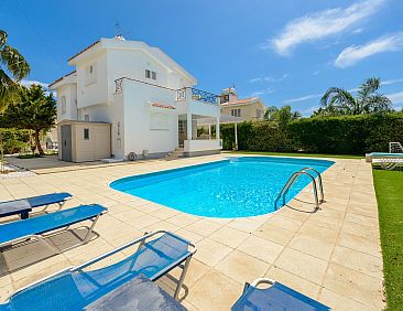 Vakantiehuis 4-Schlafzimmer-Villa mit privatem Pool in Ayia 