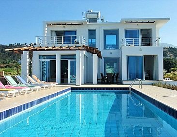 Vakantiehuis Ferienvilla mit Infinity Pool