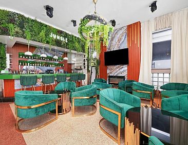 Chesterfield Hotel & Suites