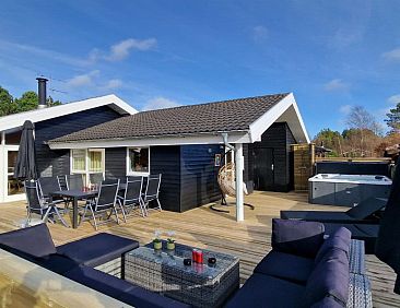Vakantiehuis "Alisa" - 1.9km from the sea