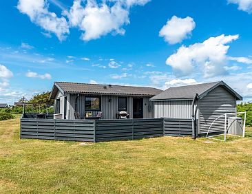 Vakantiehuis "Natalija" - 1.0km from the sea