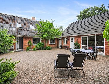 Vakantiehuis "Ludovic" - 7km from the sea