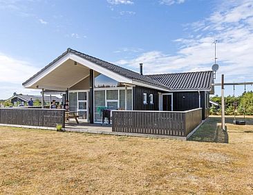 Vakantiehuis "Lirim" - 50m from the sea