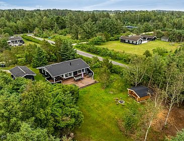 Vakantiehuis "Anouk" - 2km from the sea