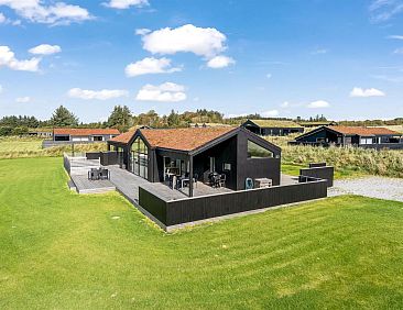 Vakantiehuis "Egil" - 1.5km from the sea