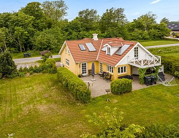 Vakantiehuis "Elza" - 2.5km from the sea