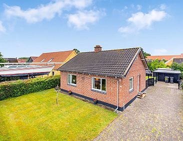 Vakantiehuis "Kirsi" -  from the sea