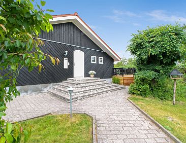 Vakantiehuis "Flora" - 150m from the sea