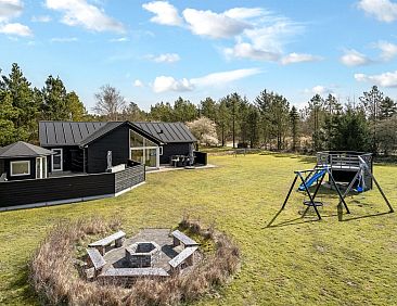Vakantiehuis "Sunna" - 1.2km from the sea