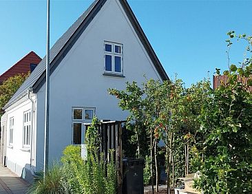 Vakantiehuis "Emma" - 700m from the sea