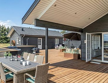 Vakantiehuis "Taija" - 1.5km from the sea