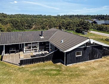 Vakantiehuis "Juris" - 950m from the sea