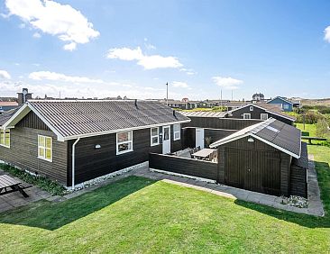 Vakantiehuis "Evely" - 300m from the sea