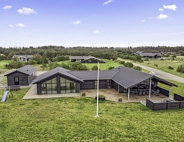 Vakantiehuis "Juho" - 900m from the sea