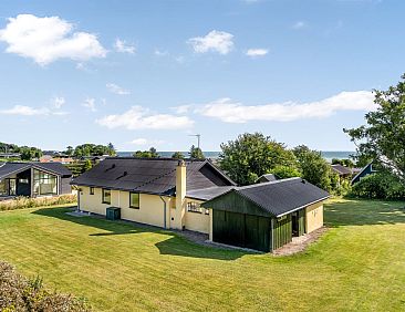 Vakantiehuis "Lillan" -  from the sea