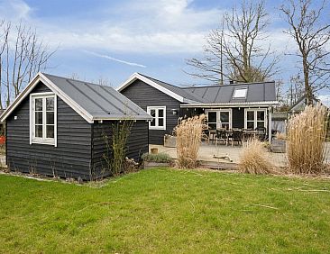 Vakantiehuis &quot;Aksinja&quot; - 700m from the sea